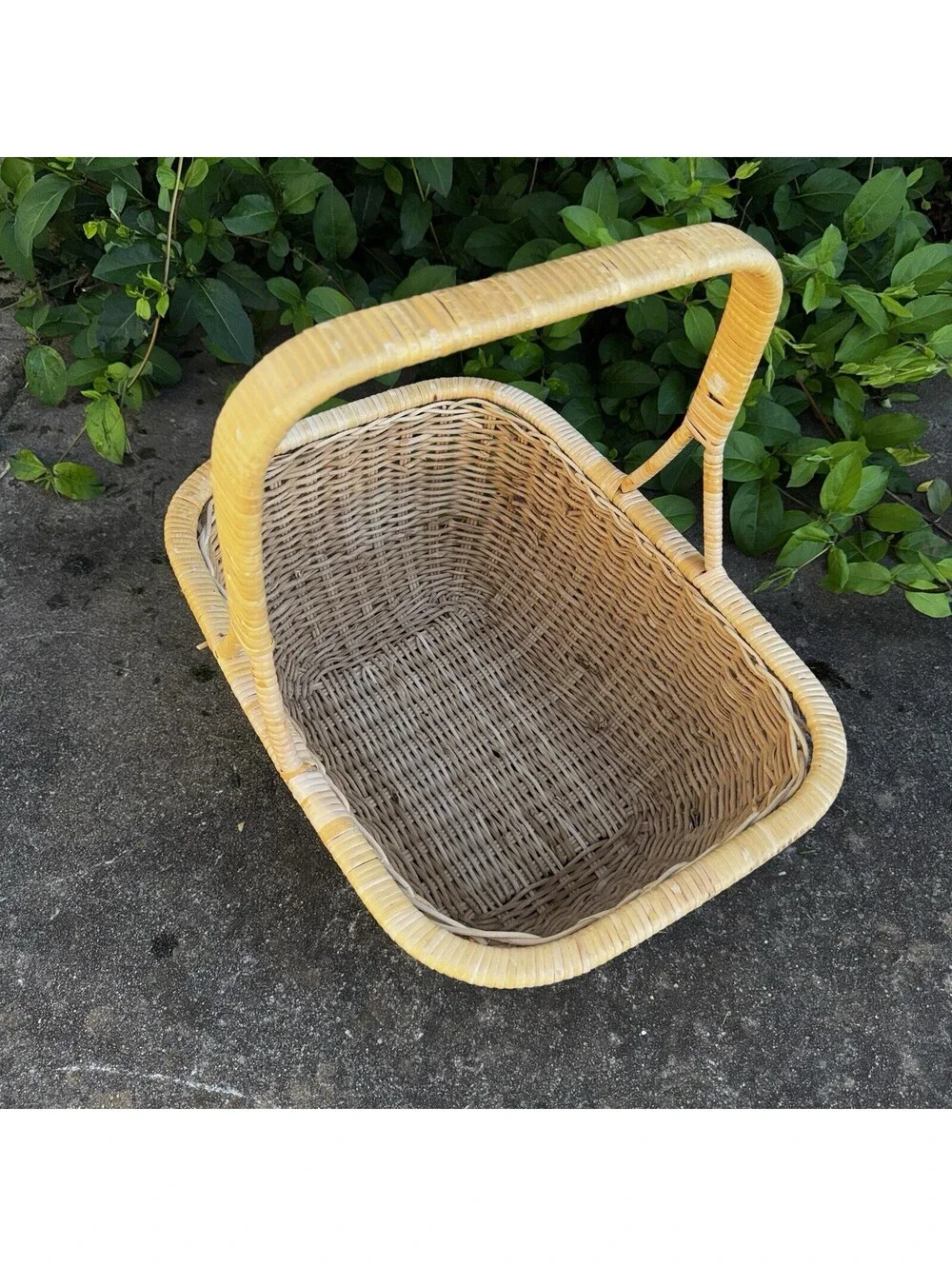 Vintage Wicker Market Basket Tote Handle Picnic Storage Farmhouse Decor 16” Tall